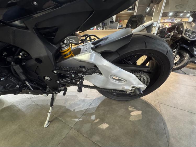 YAMAHA YZF 1000 R1 M