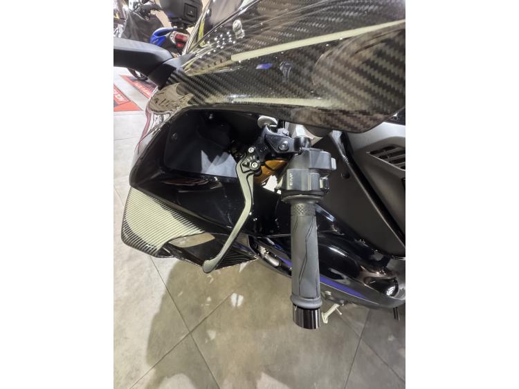 YAMAHA YZF 1000 R1 M